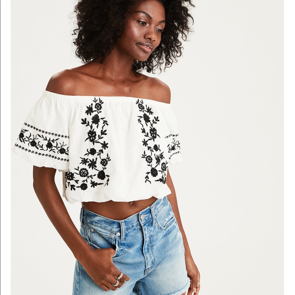 Off the shoulder bubble crop top